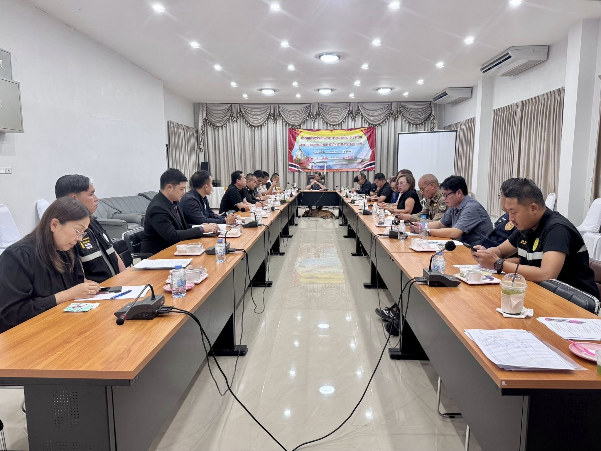 สพอ.เอราวัณ ร่วมประชุมคณะกรรมการบริหารราชการอำเภอ (กบอ.) ประจำเดือนพฤษภาคม 2569