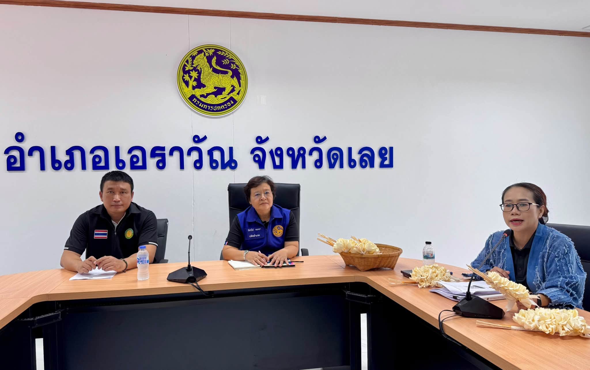 สพอ.เอราวัณ ประชุมการจัดทำดอกไม้จันทน์ เพื่อใช้ในงานพิธีถวายพระเพลิงพระบรมศพ สมเด็จพระนางเจ้าสิริกิติ์ พระบรมราชินีนาถ พระบรมราชชนนีพันปีหลวง