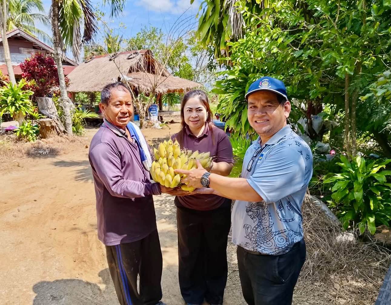 สพอ.เอราวัณ ลงพื้นที่ติดตามการดำเนินงานโคกหนองนาโมเดล ณ บ้านซำบุ่น หมู่ที่ 1 ตำบลทรัพย์ไพวัลย์