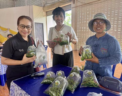 สพอ.เอราวัณ ร่วมสนับสนุนสินค้าตลาดไทยช่วยไทย สัปดาห์ที่ 5 ยกขบวนสินค้า OTOP ผลิตภัณฑ์จากโคกหนองนา และสินค้าจากกลุ่มสตรี ผนึกกำลังภาคีเครือข่าย ช่วยกระตุ้นเศรษฐกิจฐานราก