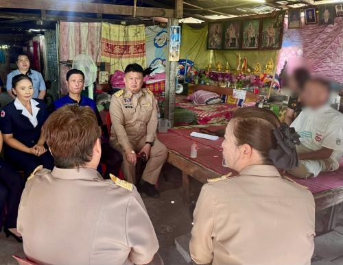 สพอ.เอราวัณ ร่วมลงพื้นที่เยี่ยมบ้านและมอบเครื่องอุปโภคบริโภคให้กับครัวเรือนกลุ่มเปราะบาง ณ ตำบลผาอินทร์แปลง
